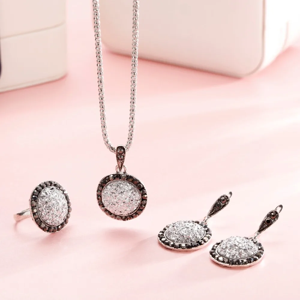 amazing price Vintage Gem Jewelry Set Fashion Women Jewelry Set Antique Silver Broken Stone Round Stone Pendant Necklace Sets