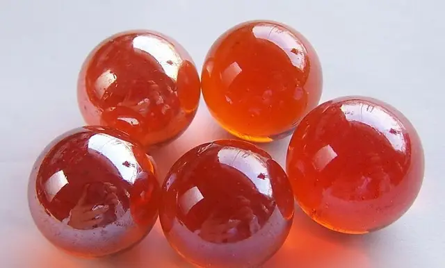 цветное стекло красное. как сделать красное стекло. красный стеклянный кристалл. драгоценные камни коасногтцвета. красное стеклянное.