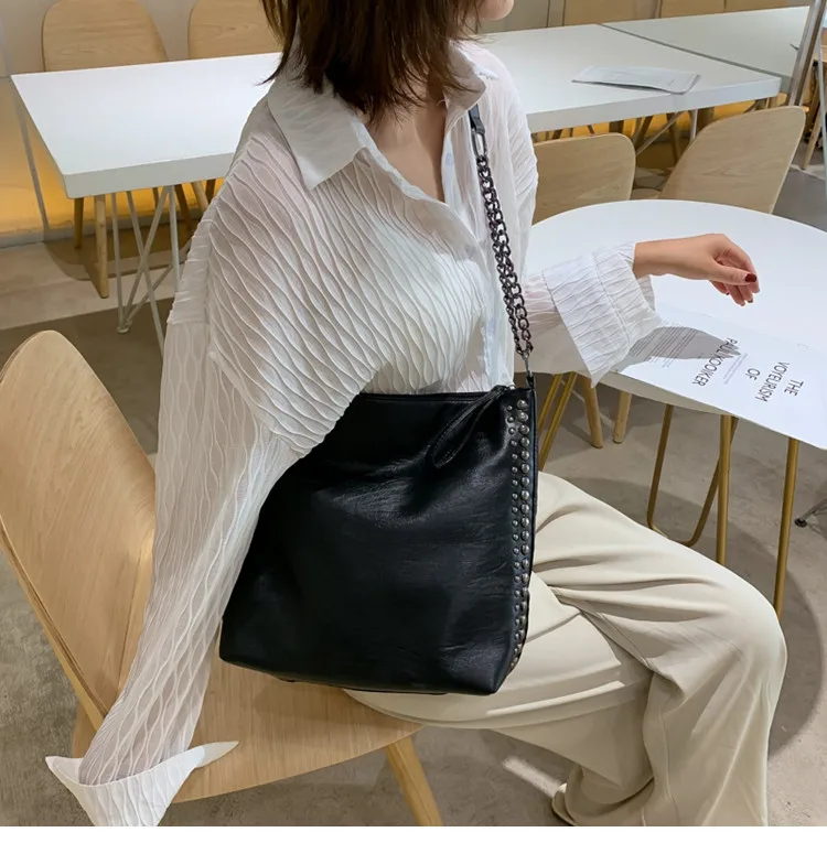 Women Shoulder bag Large Capacity Rivet chain design lady handbags black ladies hand bags big totes bolsas crossbody bags