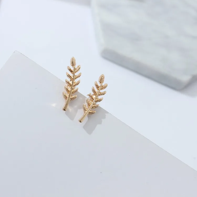 Новинка 2017 серьги гвоздики в стиле ретро для женщин красивые виде листьев или