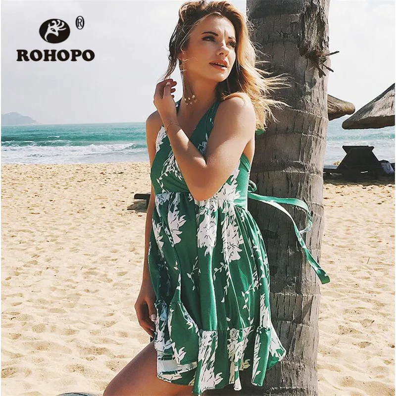 Женское платье без рукавов с глубоким v образным вырезом зеленое летнее бантом и