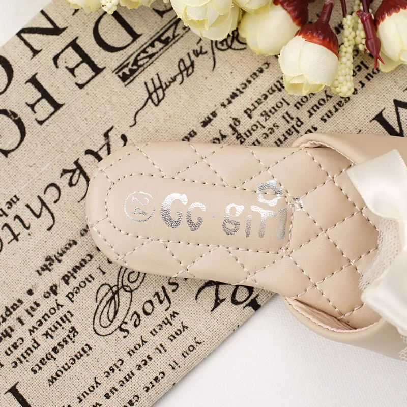 Летняя обувь для маленьких девочек детские сандалии модные шлепанцы с кружевным