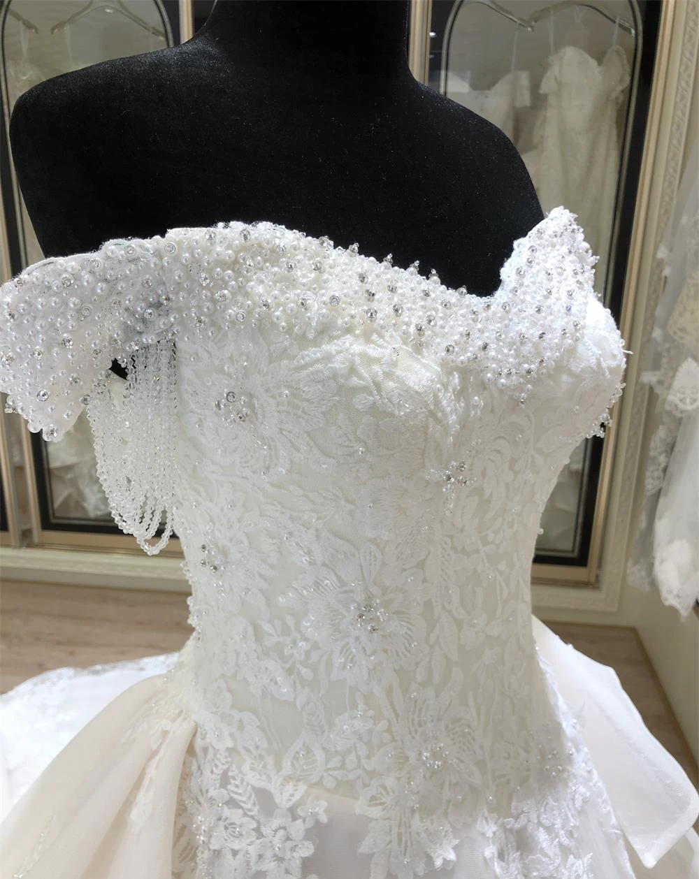 2019 Luxury Ruffles Ball Gown Wedding Dresses Lace Handmade Beading Pearls Bridal off the Shoulder vestido de noiva | Свадьбы и