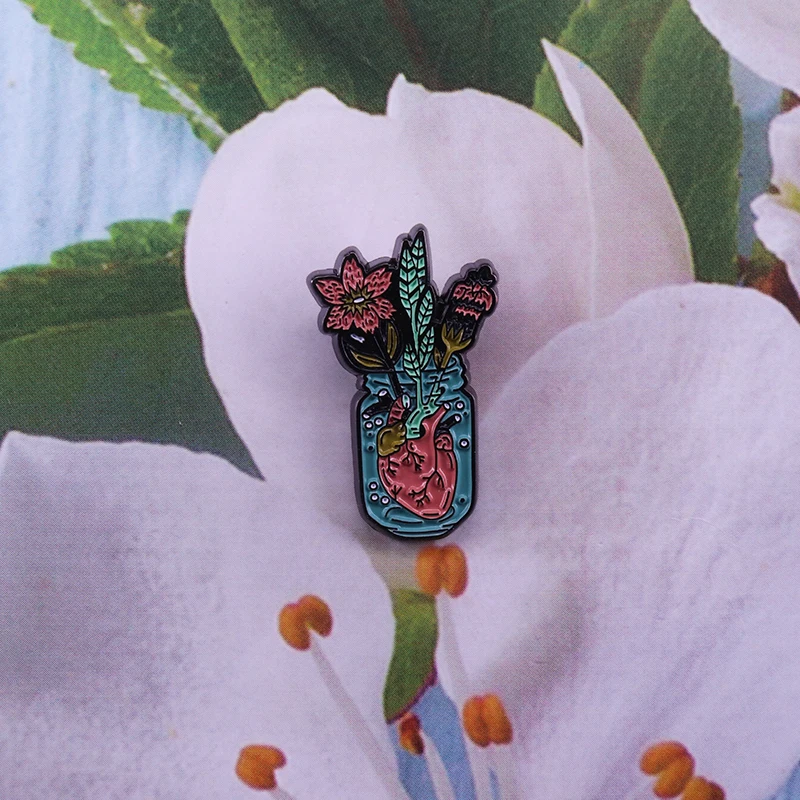 Сердце с цветами положительная булавка лаборатория анатомическая брошь