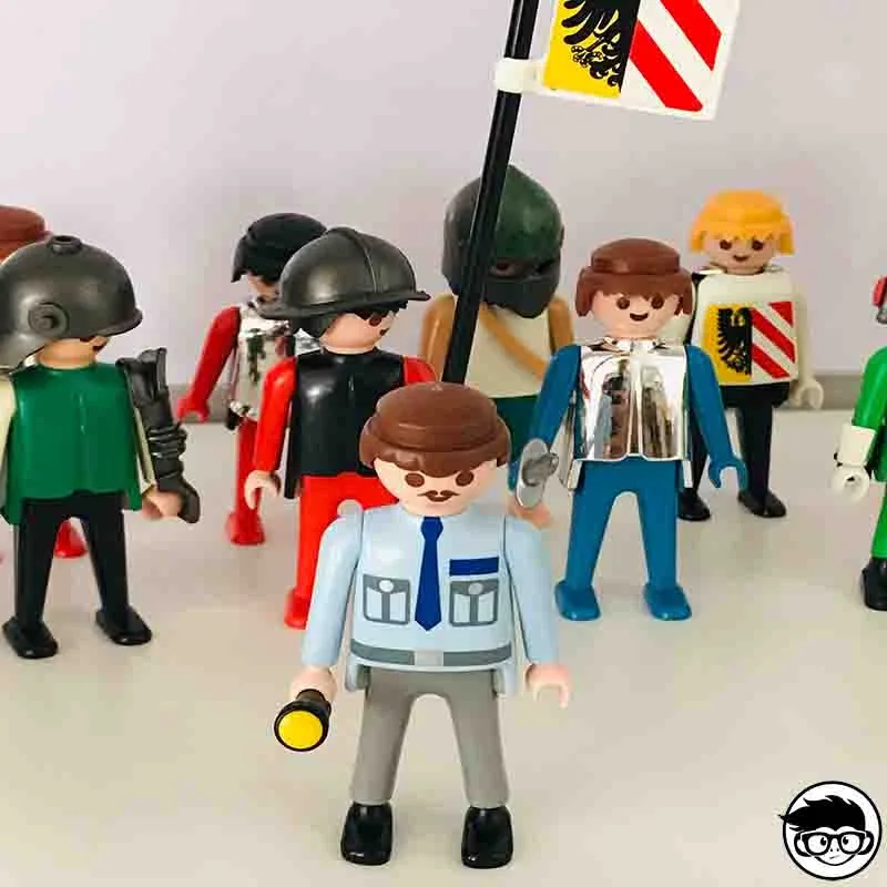 Полиция Playmobil обнаруживает что фигура была свободной|Настольный футбол| |