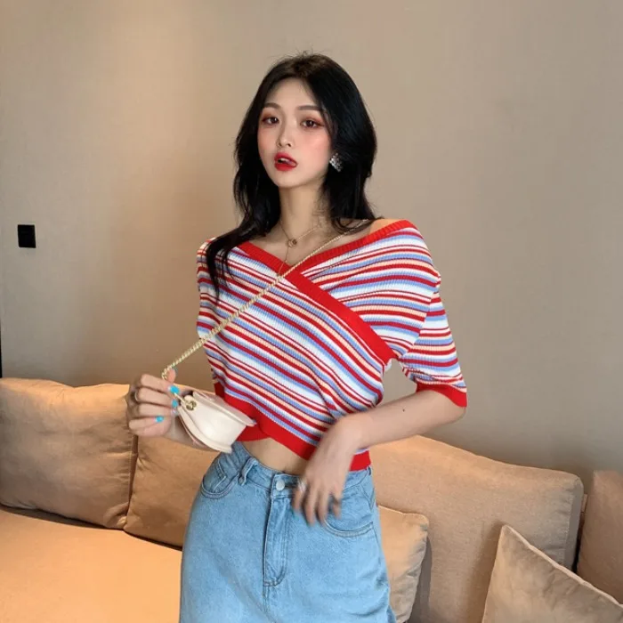 Облегающая футболка в радужную полоску с треугольным вырезом женские футболки