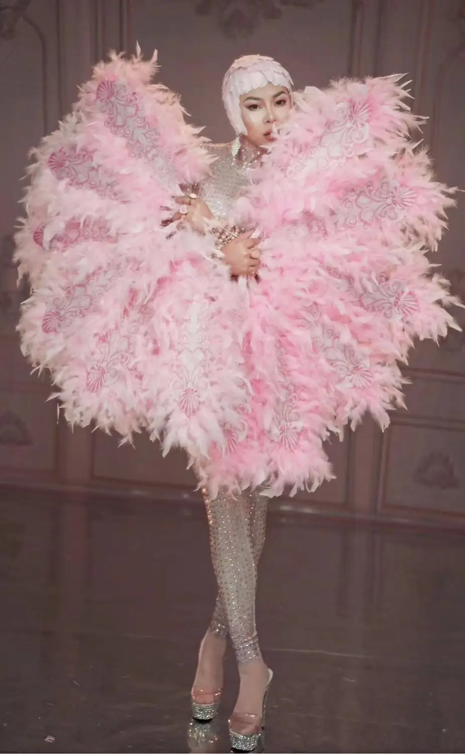 Женский розовый блестящий сексуальный комбинезон со стразами боди для