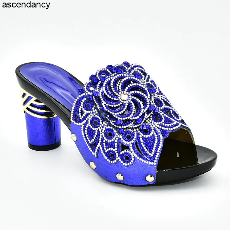 Женские туфли последней модели модные женские шлепанцы женская обувь без