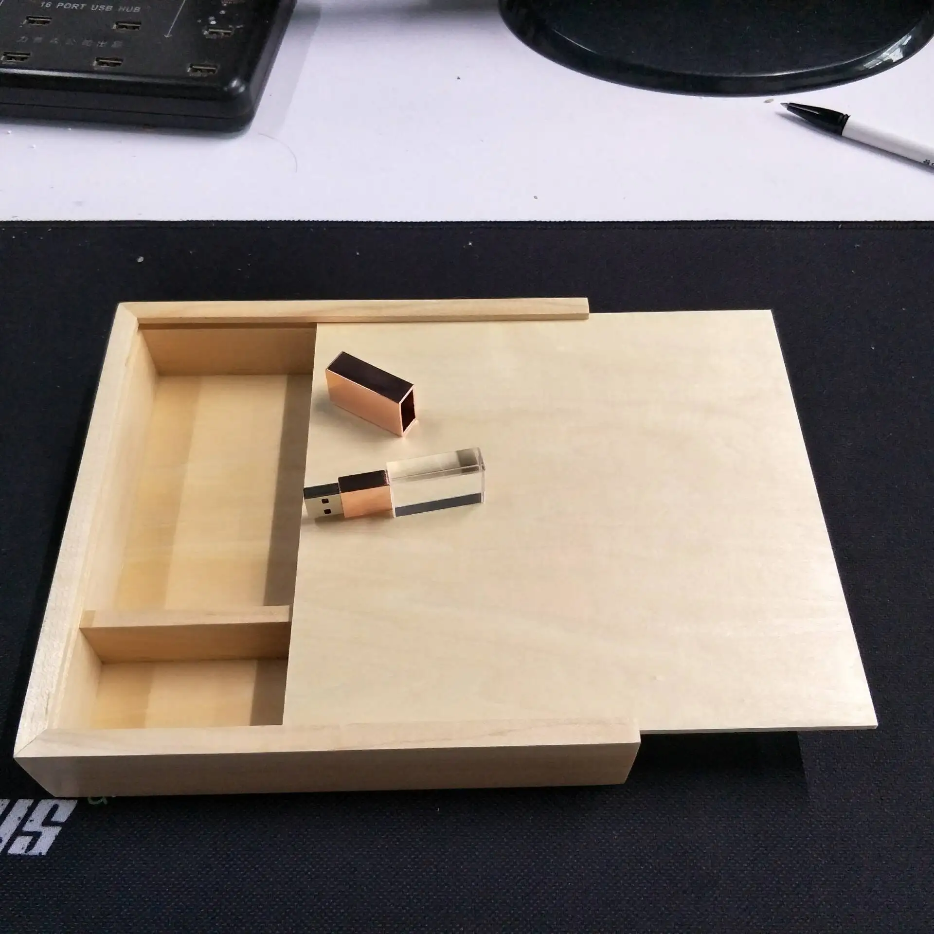 Usb флешка с индивидуальным логотипом цвета розового золота и кристаллами (170*170*35