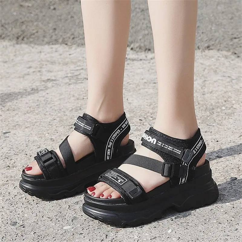 Женские босоножки на танкетке 7 5 см с пряжкой плоской подошве пляжная обувь