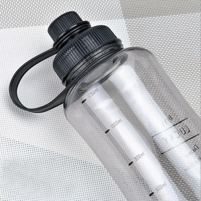 Горячая Распродажа bpa-free 1.3L большая емкость Спорт на открытом воздухе пластиковые студенческие портативные бутылки для воды Путешествия Чай INFUSER фитнес чай чашка