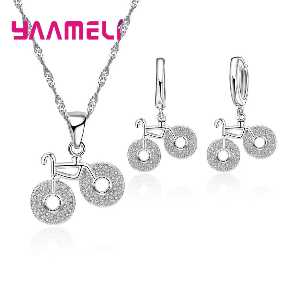 Женский комплект из колье и серёг, из серебра 925 пробы