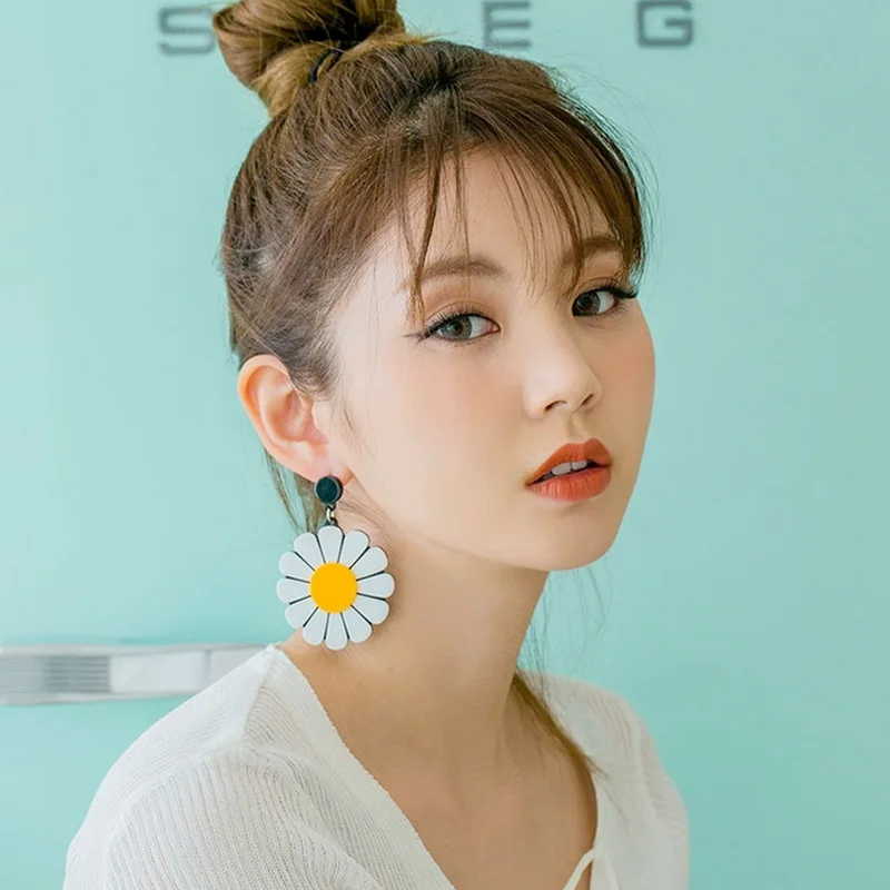 Большие акриловые серьги подвески в виде маргаритки для женщин и девушек модные
