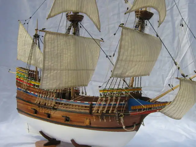 Классическая британская модель парусника MAYFLOWER в масштабе 1/50 деревянная |