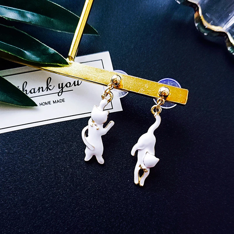 JZTOP Lady Classic Black White Cat Stud Earrings Cute Imitation Pearl Asymmetric Animal Earring For Woman Oorbellen Girl Jewelry