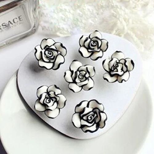 Женские серьги гвоздики Bluelans элегантные модные милые черно белые с цветком