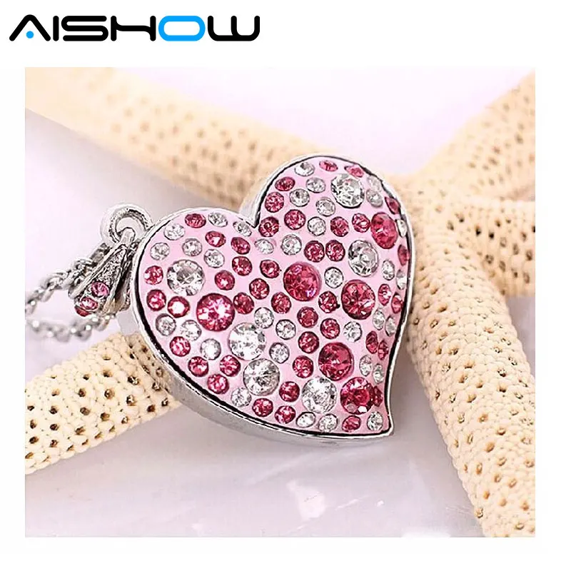 С украшением в виде кристаллов форме сердца 8 Гб оперативной памяти 16 встроенной