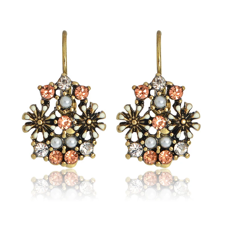 Инкрустированные цветными камнями и цветами в жемчужинах серьги милые маленькие