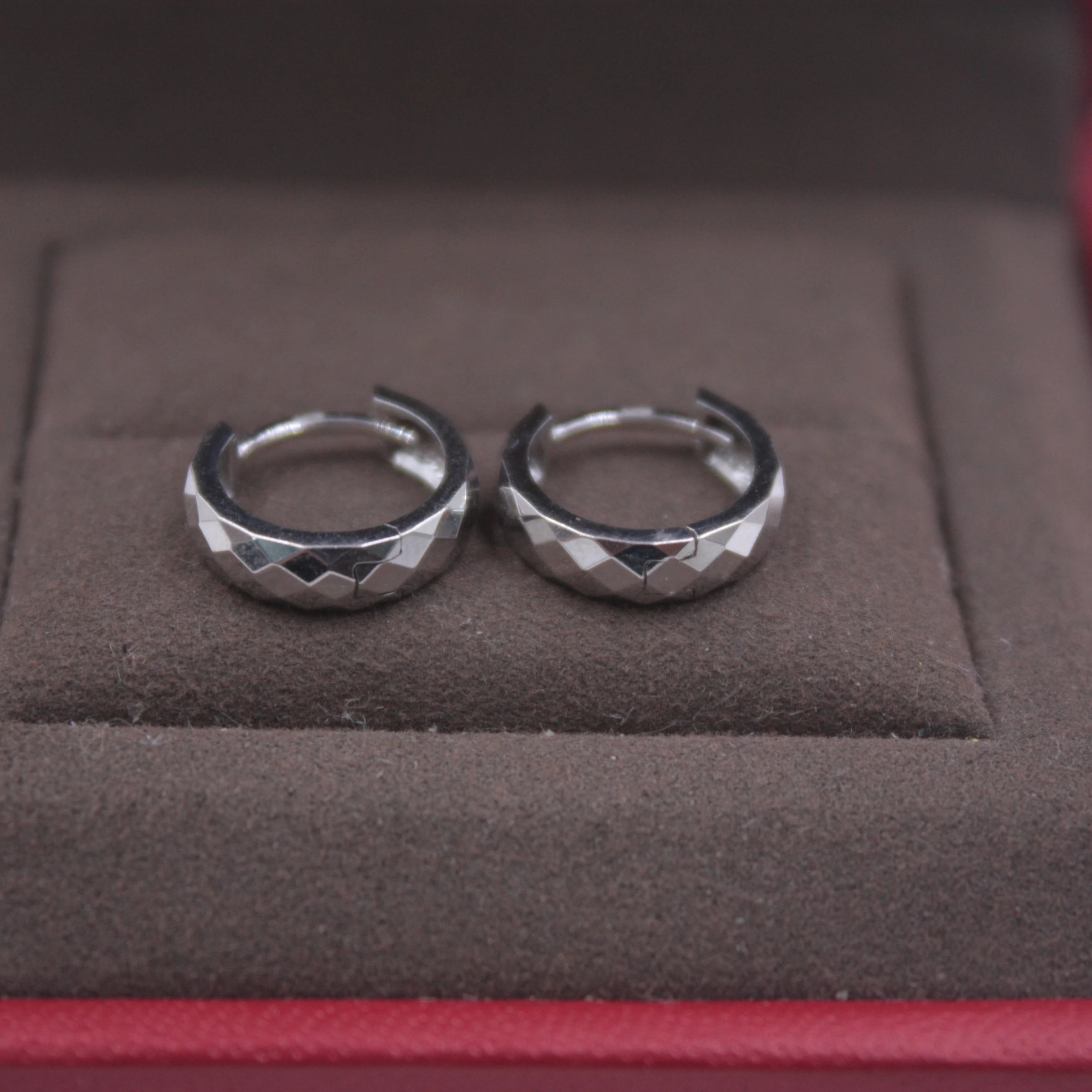 NEW Pure 18K White Gold Earrings Perfect Carved Section Woman Lucky 12mmDia Hoop Earrings For Women Girl 1.9-2.1g Hot