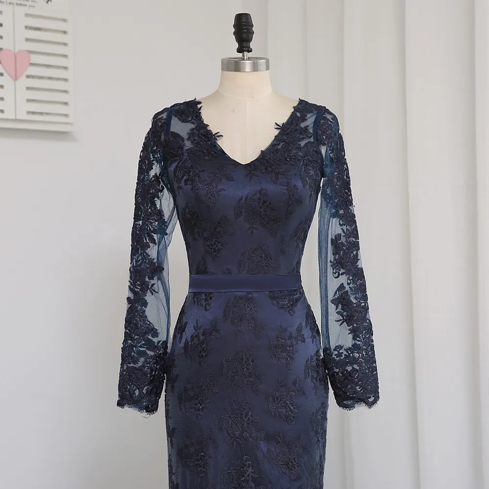 Темно синие вечерние платья с юбкой годе V образным вырезом и длинными рукавами