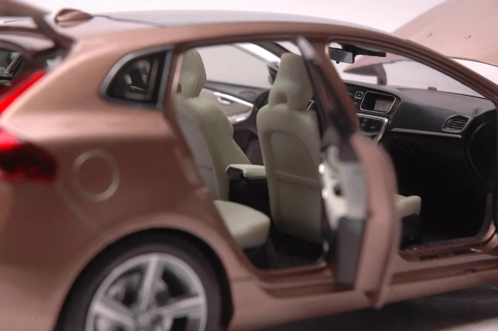 1:18 литья под давлением модель для Volvo V40 коричневый внедорожник сплав игрушка автомобиль миниатюрная коллекция подарки XC 90