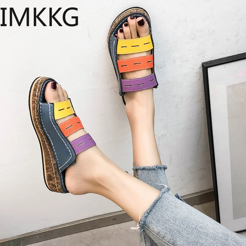Женские шлепанцы разноцветные туфли на танкетке плоской подошве женские