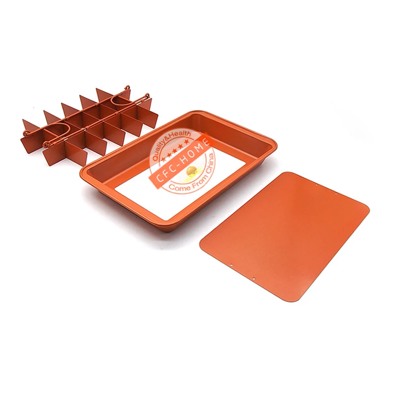 Противень для выпечки коричневого цвета из медной стали со встроенным слайсером