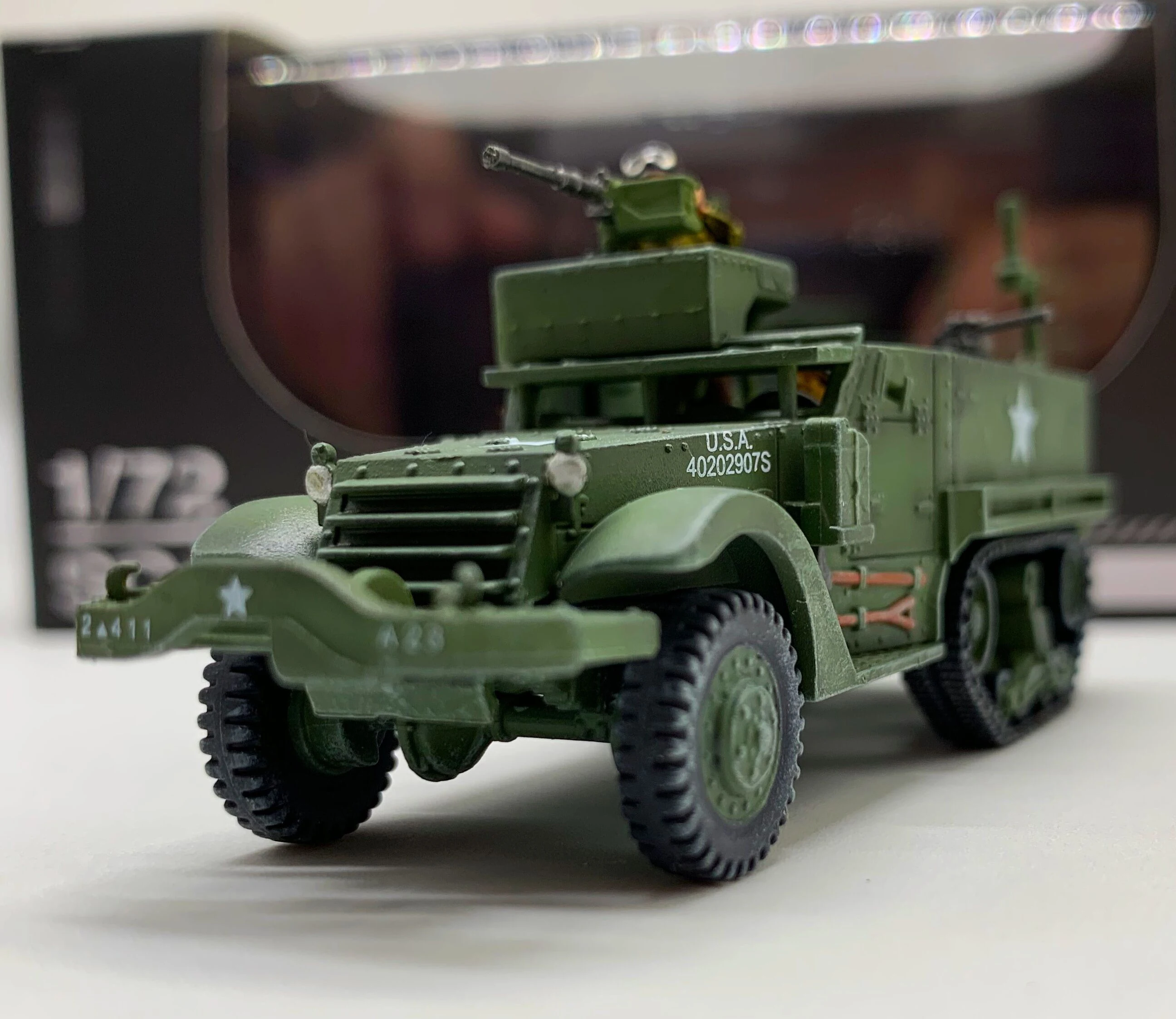 1/72 US M3 полутрек с командой готовой модели по 3R модели| |
