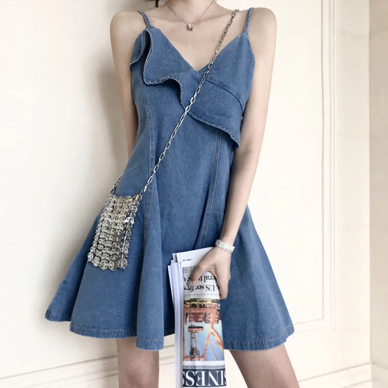 Женское винтажное джинсовое платье без рукавов голубое мини с V образным вырезом