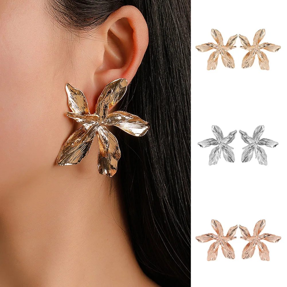 Индивидуальные простые металлические маленькие серьги с цветами для женщин