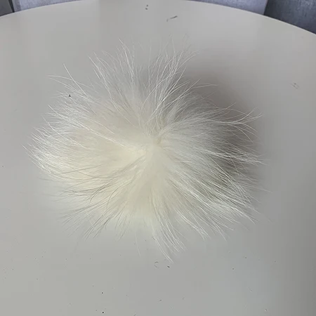 cream white 15 см DIY настоящий помпон из меха енота помпон для женщин детская Лыжная Шапка кепки шапки натуральный мех помпон с защелкой - Цвет: cream white