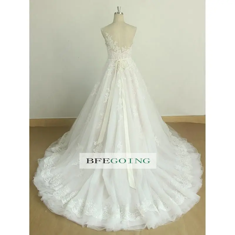 Белое Тюлевое платье трапеция с аппликацией свадебное до пола со шлейфом