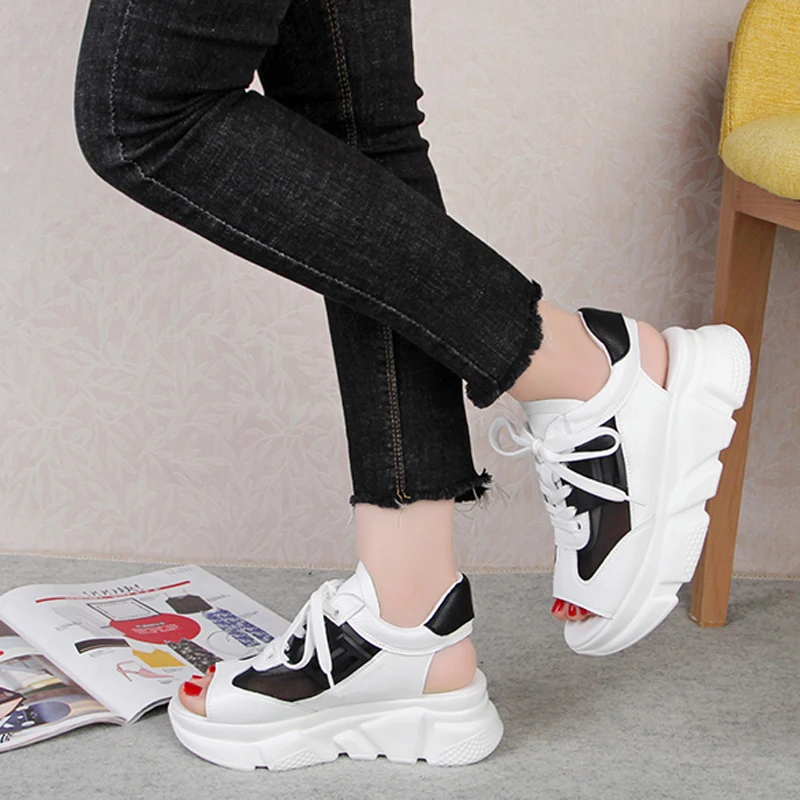 Женские босоножки на платформе со шнуровкой и открытым носком толстом каблуке