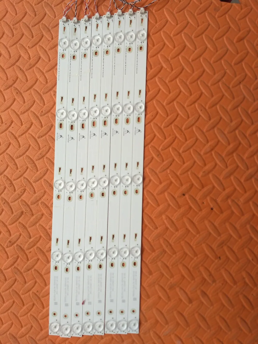 

Original LED Backlight T C L L50F3800A T0T-50D2700-8X5-3030C-5S1P 4C-LB500T-YH2