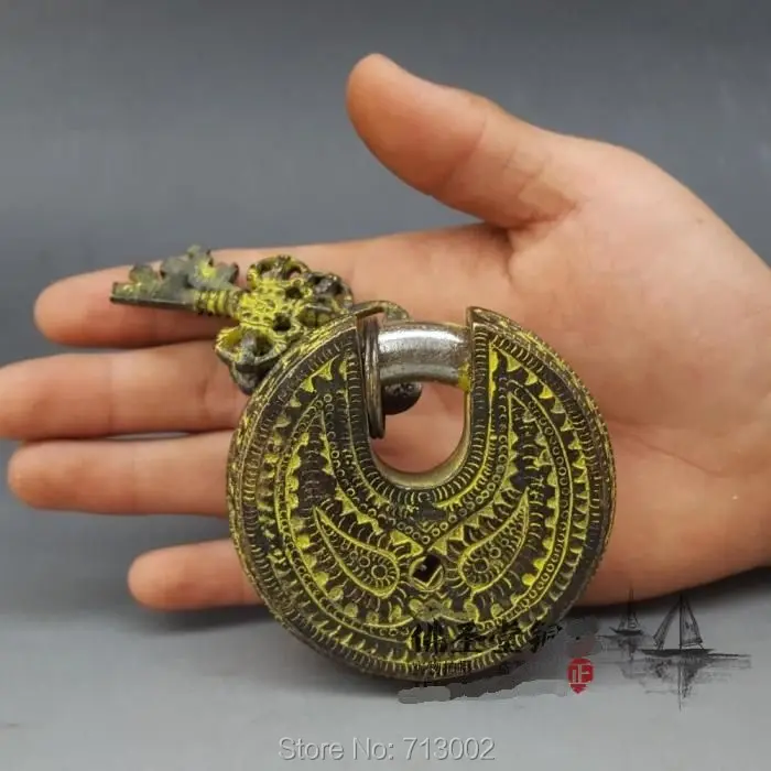 Старый замок из чистой меди покровитель круглая форма висячего замка и два ключа