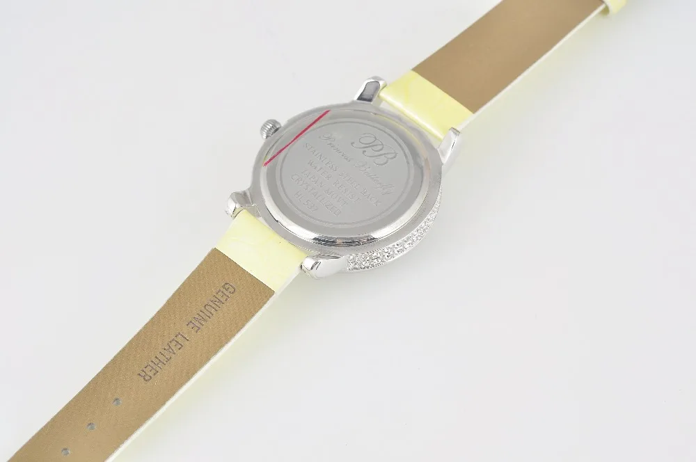 Нарядные часы для девочек от известного бренда PB простые светящиеся аналоговые