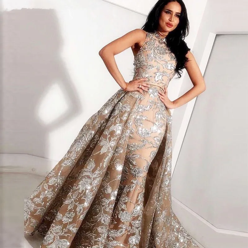 Женское длинное вечернее платье с юбкой годе серое цвета шампанского высоким