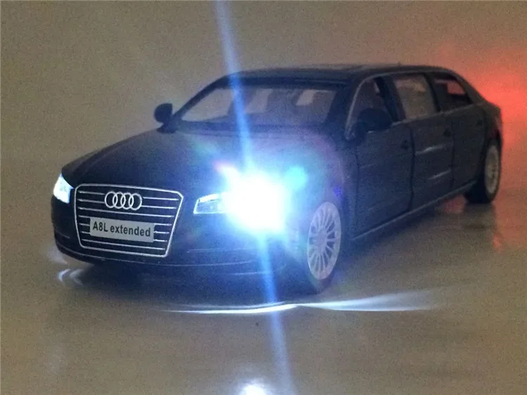 1:32 Audi A8L удлиненная модель автомобиля из сплава металлическая игрушка автомобиль оттяните назад мигающий музыкальный литой автомобиль для детей игрушка Коллекция подарок