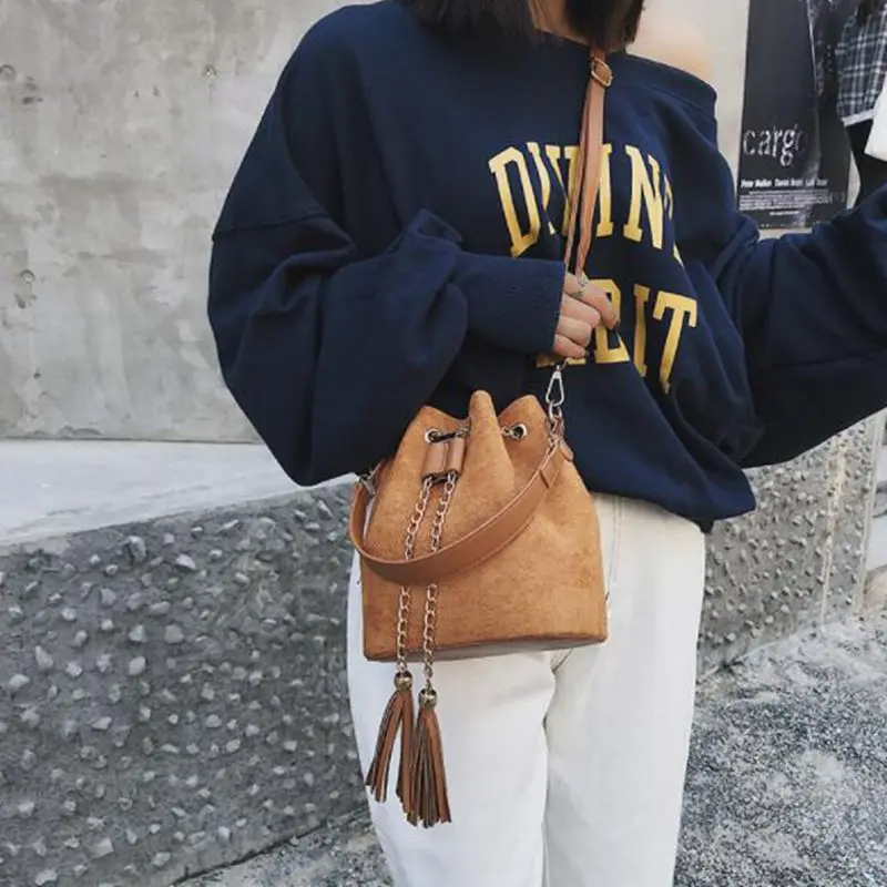 2020 высококачественные женские замшевые сумки на плечо ведро с кисточками для