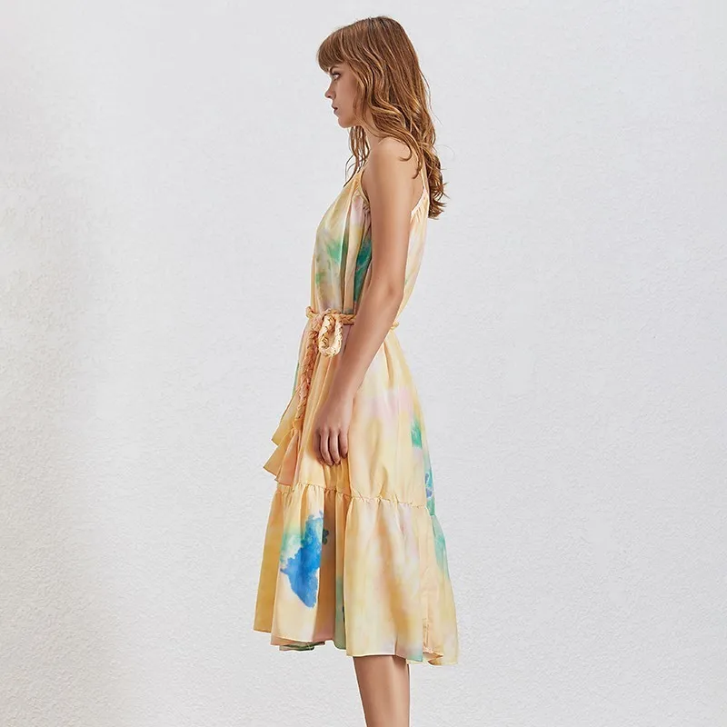 Платье без рукавов TWOTWINSTYLE яркое с открытыми плечами высокой талией Бандажное