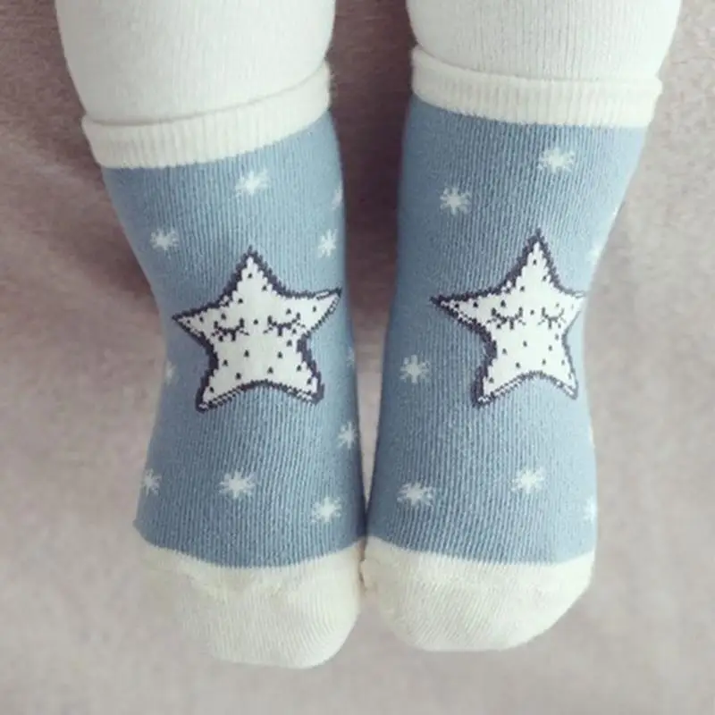 Blue star Милые носки для малышей весенне-осенние носки для новорожденных хлопковые Асимметричные нескользящие носки для маленьких мальчиков и девочек зимние#320 - Цвет: Blue star