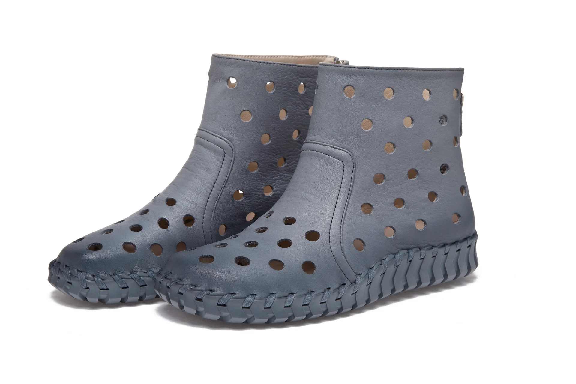 Мягкая обувь из натуральной кожи Новые модные кожаные повседневные отверстия