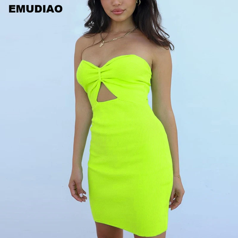 Женское облегающее мини-платье с глубоким v-образным вырезом плиссированное