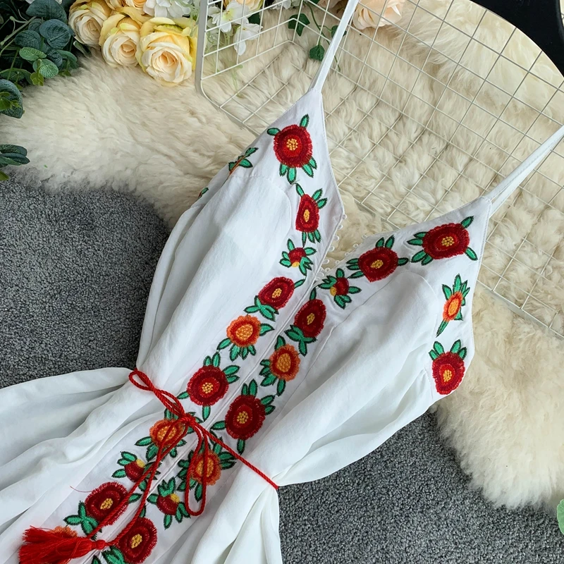 Женское платье на бретельках белое с вышивкой в этническом стиле 2019 | Женская