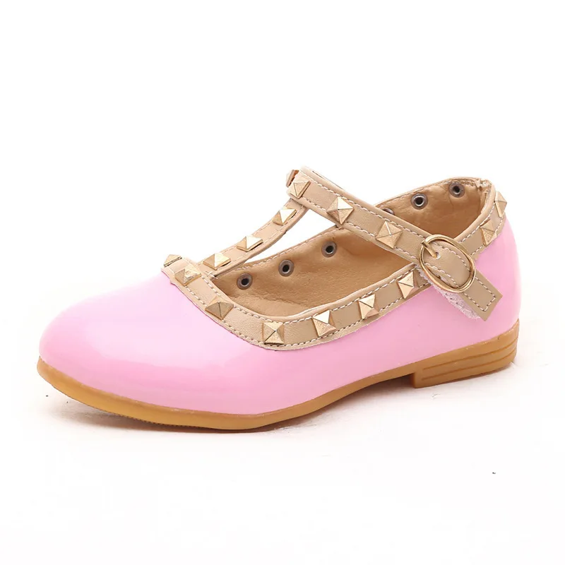Фото Новые сандалии для девочек детская кожаная обувь детские кроссовки с заклепками