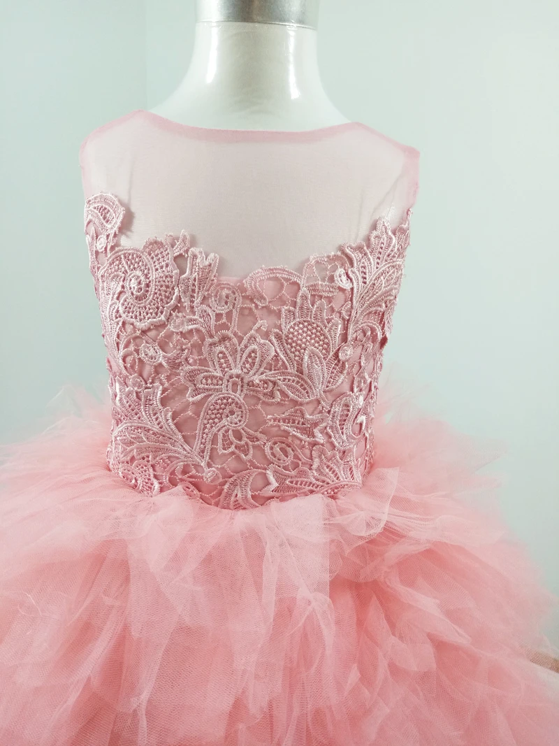 Милое платье для торжеств девочек кружевное с кружевной аппликацией