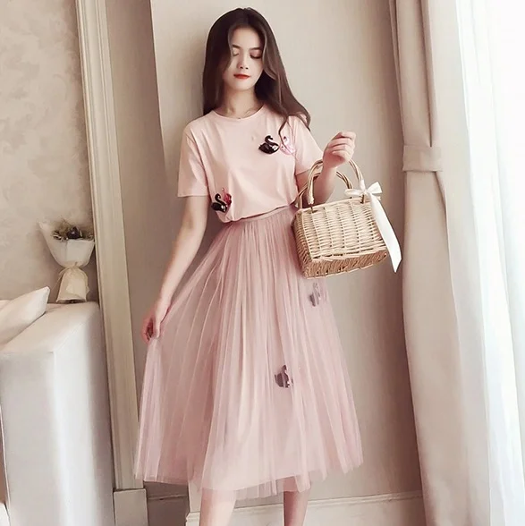 Женский комплект одежды из двух предметов футболка черного и розового цвета