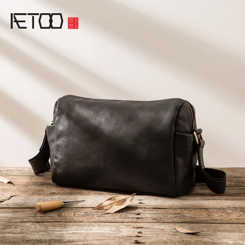 AETOO Men's Leather Shoulder Messenger Bag Retro Handmade Postman Pack Casual  Leather Bag Men's Bag Tide Pack