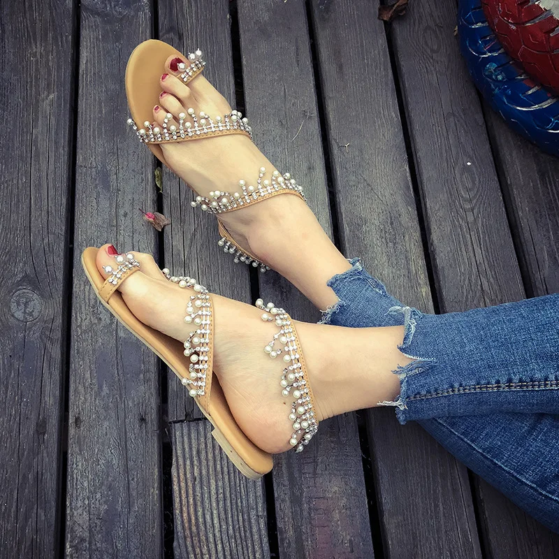 Модные женские босоножки Летняя обувь сандалии на плоской подошве с жемчугом