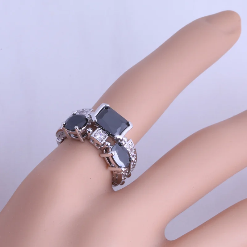 Любовный монолог черного цвета с имитацией оникса и белого фианита серебряное